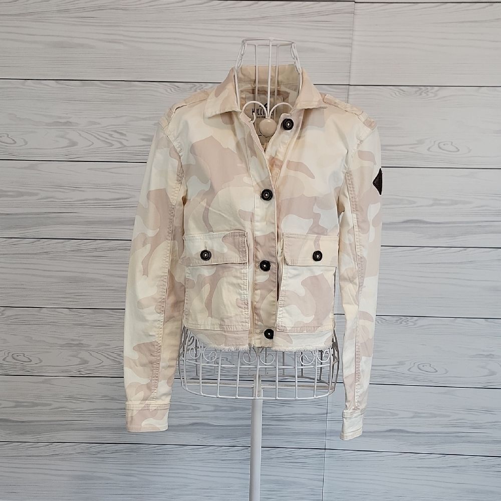 Hollister Cream Colored Women's Camouflage Jacket Size XS